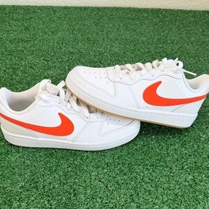 Nike Court Borough Low 2. Grade School Size 5Y. New with Box No Lid